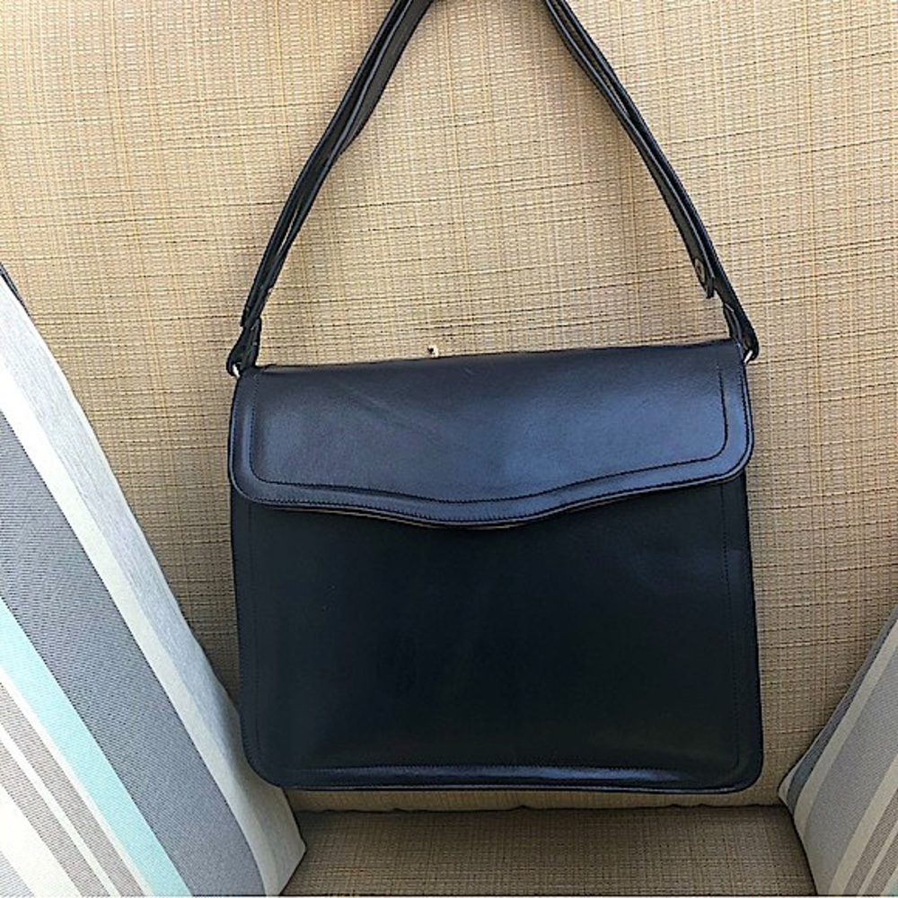 Vintage Early 80’s Black leather Adjustable Strap Small Shoulder Messenger Bag